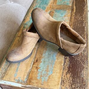 B.O.C shoes. Hardly worn. The dark leather of the toes is a result of patina.